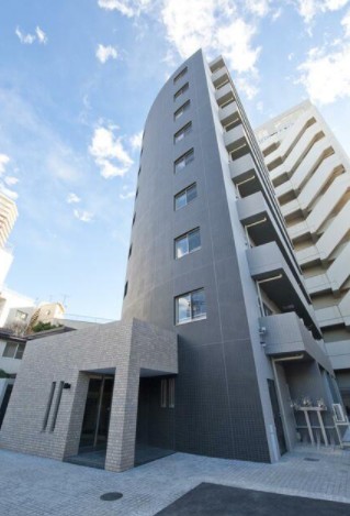 建物外観　鉄筋コンクリート造のがっちりとした建物。