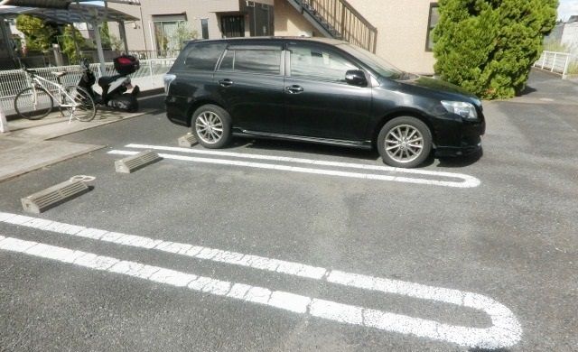 駐車場　敷地内に駐車場あります