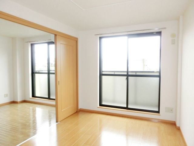 その他部屋・スペース　窓が大きくて明るいお部屋です