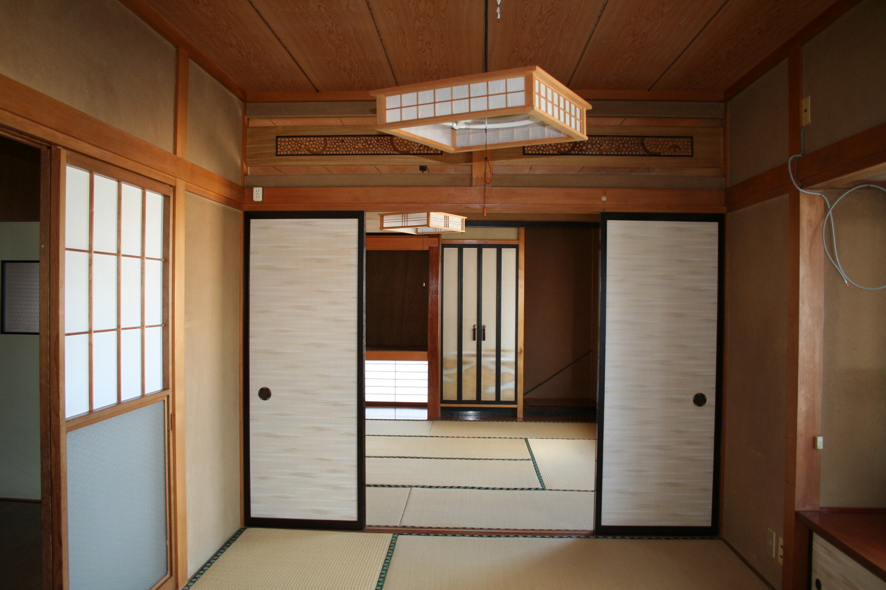 河北町西里貸家の居間写真