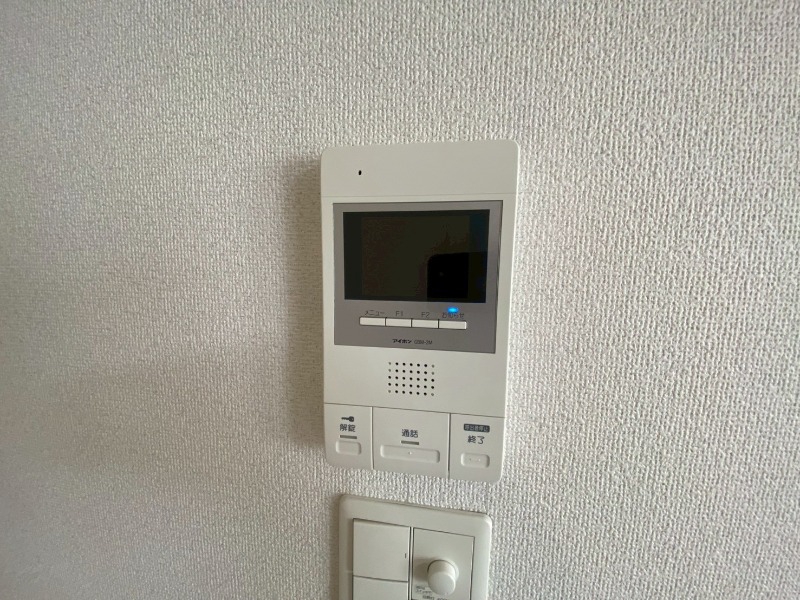 セキュリティ　ＴＶモニター付インターホンです。来客者の顔が見えるので安心！