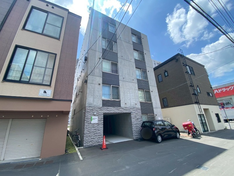建物外観　札幌市中央区南４条「ナチュラルネスト札幌医大前」