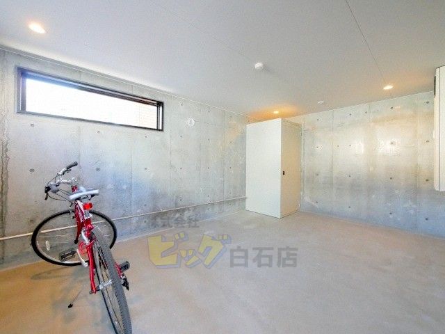 その他共有部分　屋内駐輪場付きです♪