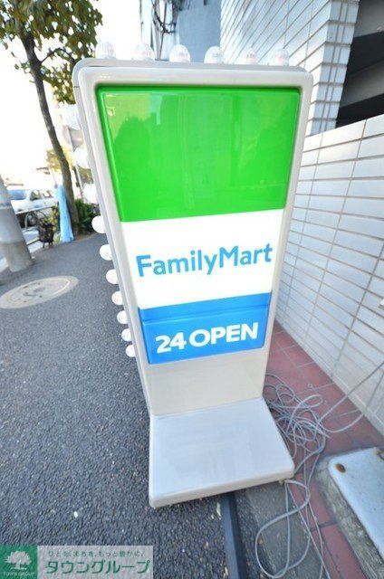 コンビニ　ファミリーマート（コンビニ）まで291m