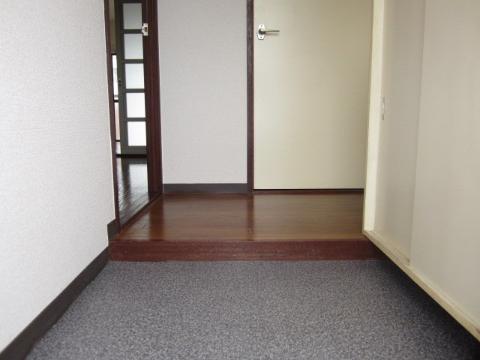 玄関　ドミールオガワ  (写真間取り反転タイプ)