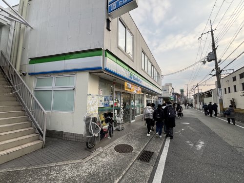 コンビニ　ファミリーマート 阪急門戸厄神駅前店（コンビニ）まで414m