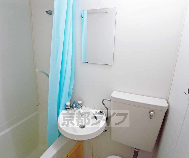 洗面設備　きれいな洗面台です