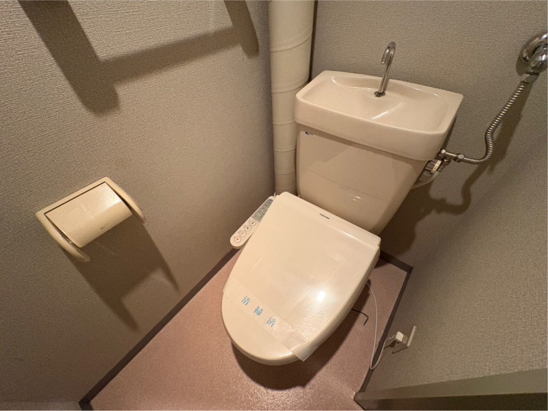 トイレ　シャワートイレになっているので快適です！