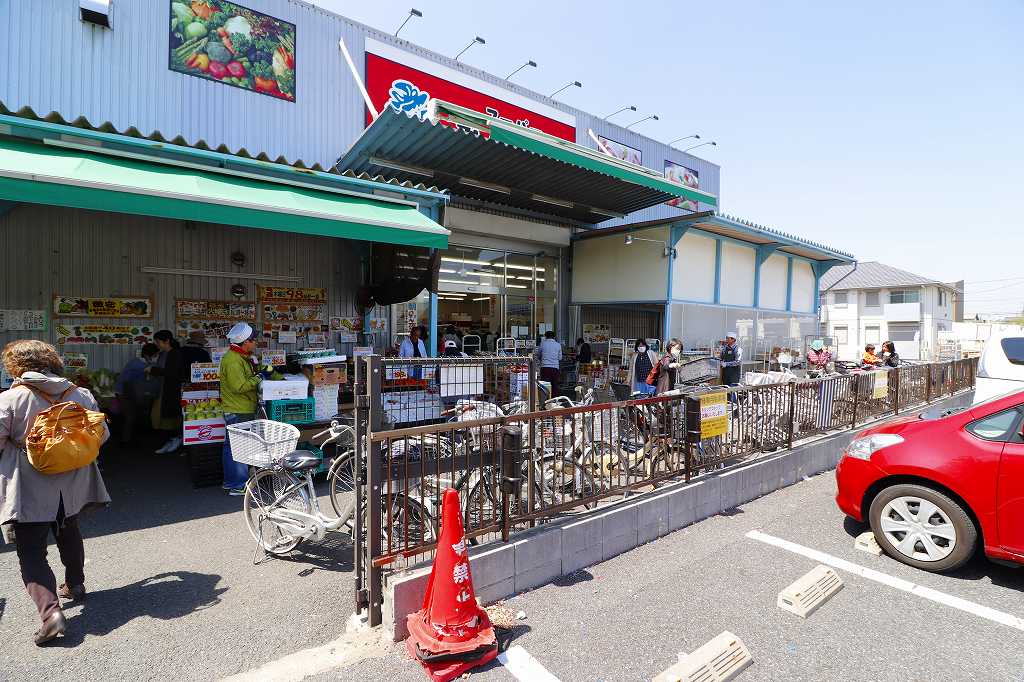 スーパー　食品館（スーパー）まで560m