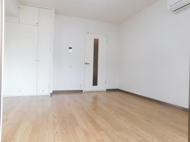 居室・リビング　きれいなフローリングのお部屋です