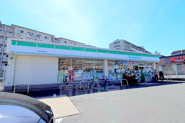 コンビニ　ファミリーマート　吹田山田西（コンビニ）まで1038m