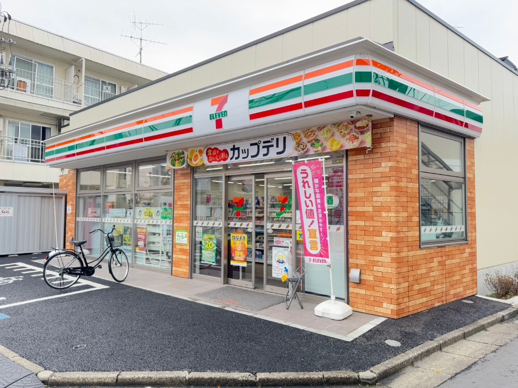 コンビニ　セブンイレブン　足立綾瀬2丁目東店（コンビニ）まで338m