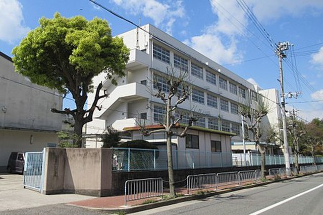 中学校　西宮市立鳴尾中学校（中学校）まで476m