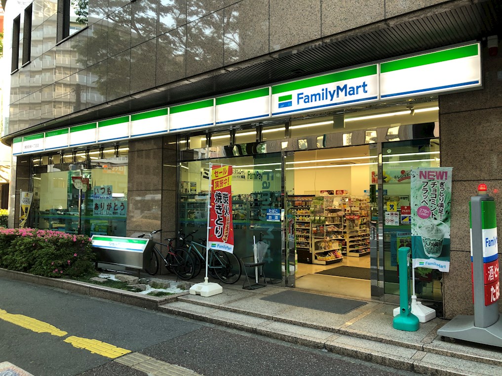 コンビニ　ファミリーマート 博多駅東一丁目店（コンビニ）まで143m