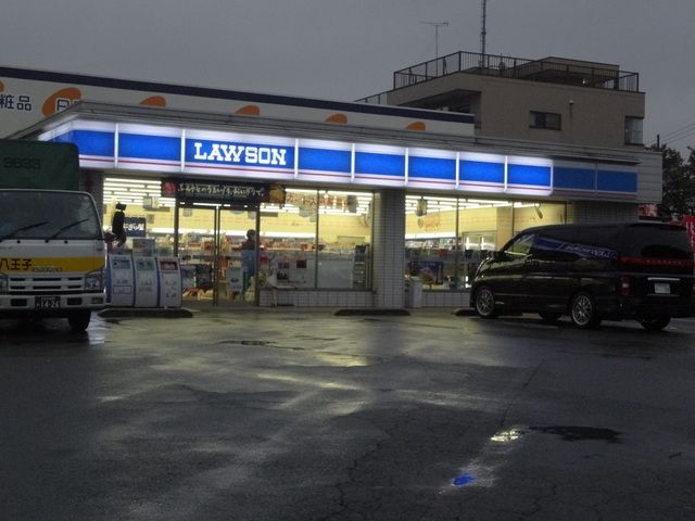 コンビニ　ローソン（コンビニ）まで488m