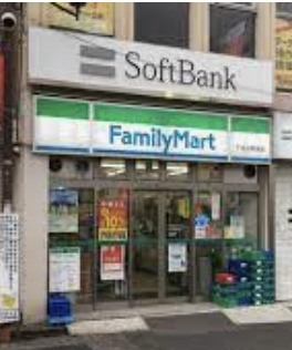コンビニ　ファミリーマート 下北沢駅前店（コンビニ）まで447m