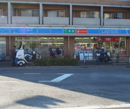 コンビニ　ローソン 北沢五丁目店（コンビニ）まで469m