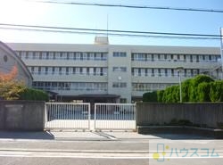 中学校　茨木市立西陵中学校（中学校）まで1073m