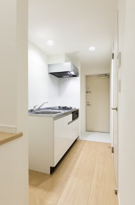 キッチン　別部屋参考写真となります