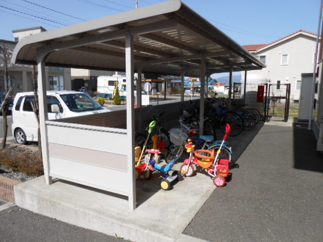 駐車場　駐輪場（共用）完備