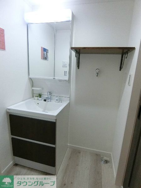 洗面設備　洗面台はシャワーノズルが伸縮！身支度が快適です♪
