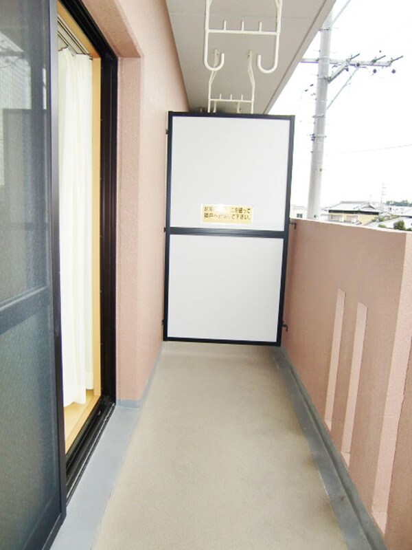 バルコニー　南西向きで日当たり良好☆