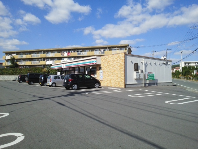 コンビニ　セブンイレブン空港通店（コンビニ）まで350m
