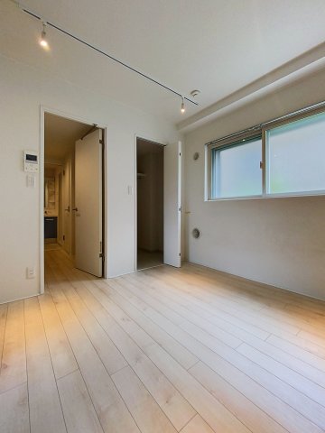 b CASA Kawasakidaishi EKMEの内装写真