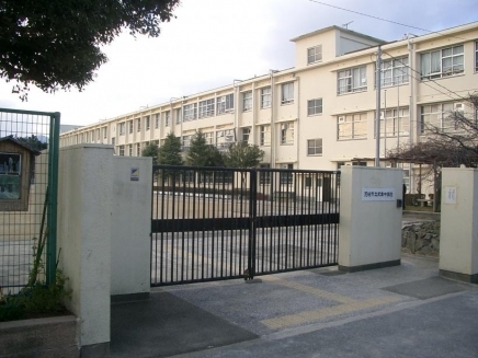 中学校　尼崎市立立花中学校（中学校）まで898m