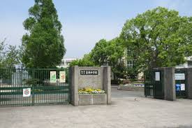中学校　和泉市立富秋中学校（中学校）まで274m