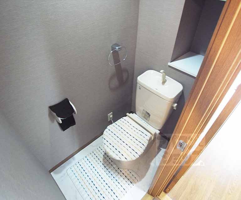 トイレ　ゆとりあるトイレルーム。