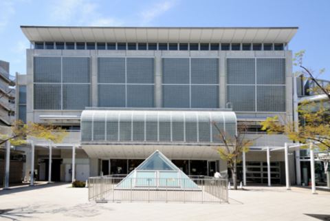 図書館　目黒区立八雲中央図書館（図書館）まで312m