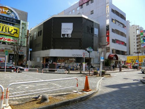 ドラックストア　マツモトキヨシ matsukiyoLAB 本八幡駅前店（ドラッグストア）まで156m