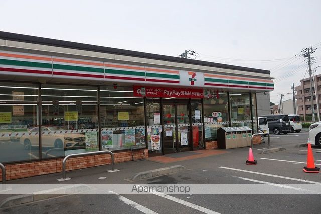 コンビニ　セブンイレブン（コンビニ）まで1027m