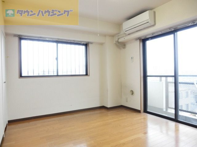 居室・リビング　2面採光の明るいお部屋です