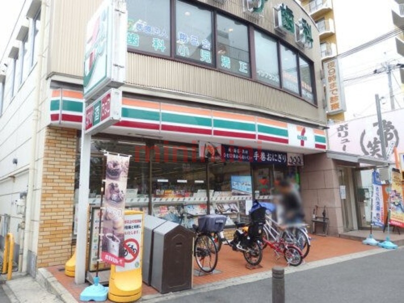 コンビニ　セブンイレブン茨木東奈良店（コンビニ）まで132m