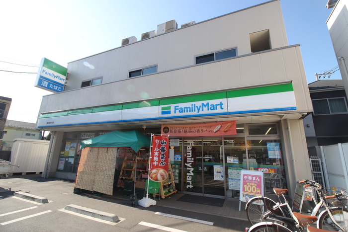 コンビニ　ファミリーマート　東寺尾中台店（コンビニ）まで135m