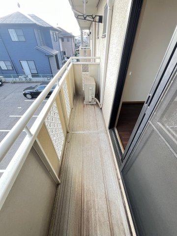 バルコニー　※写真は別号室のものです。  写真や間取図が現状と違う場合は