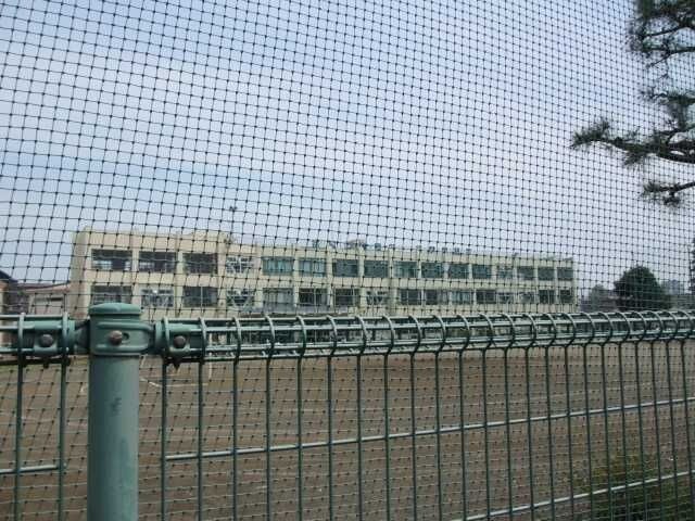 中学校　八王子市立第六中学校（中学校）まで567m