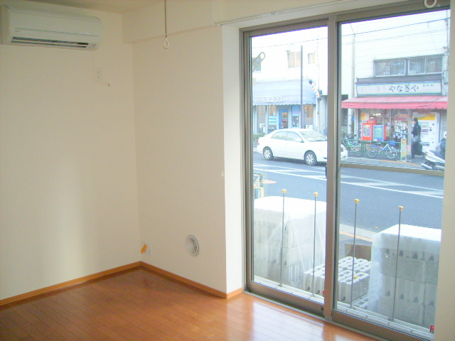 居室・リビング　★明るいお部屋です★