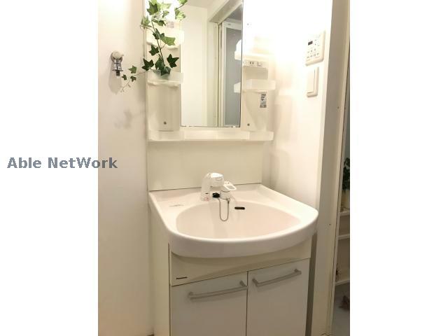 洗面設備　※同物件別部屋の写真です。