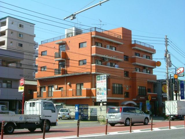 建物外観　【外観写真】マンション１階にお弁当屋さんが入ってて便利！！