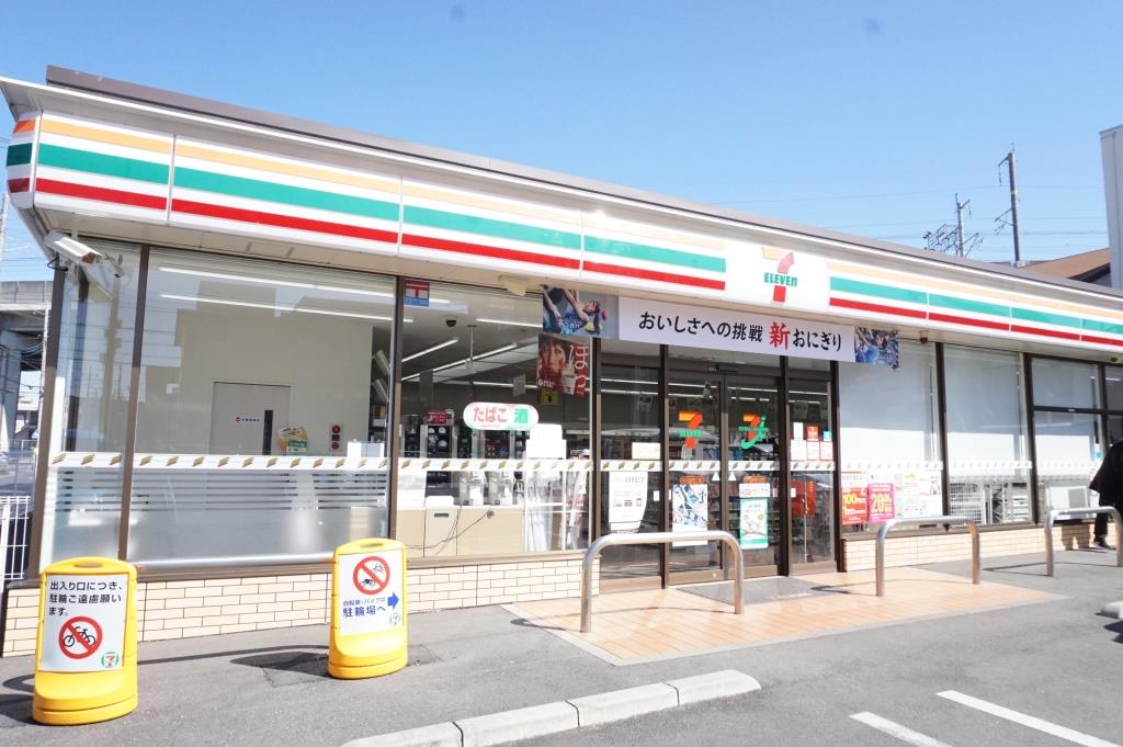 コンビニ　セブンイレブン さいたま鹿手袋3丁目店（コンビニ）まで509m