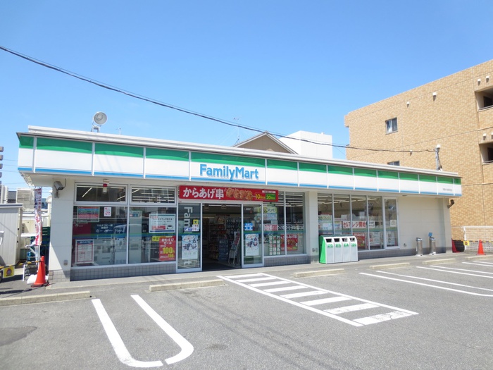 コンビニ　ファミリーマート（コンビニ）まで350m