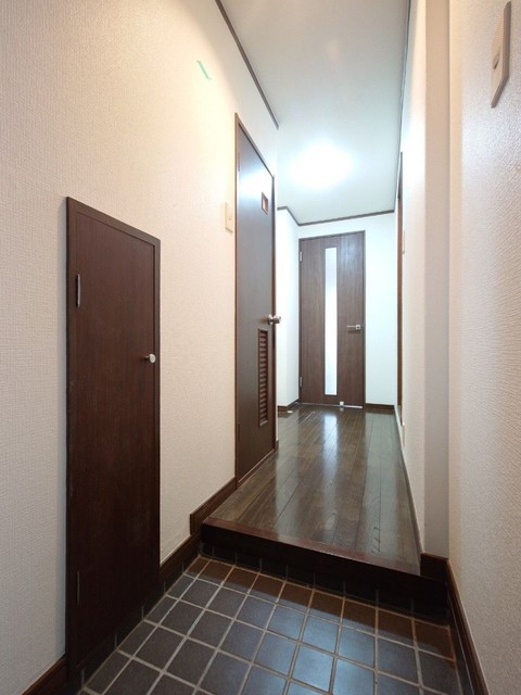 玄関　※別室参考写真。現況優先。