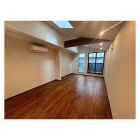 上汐4丁目戸建の居間写真