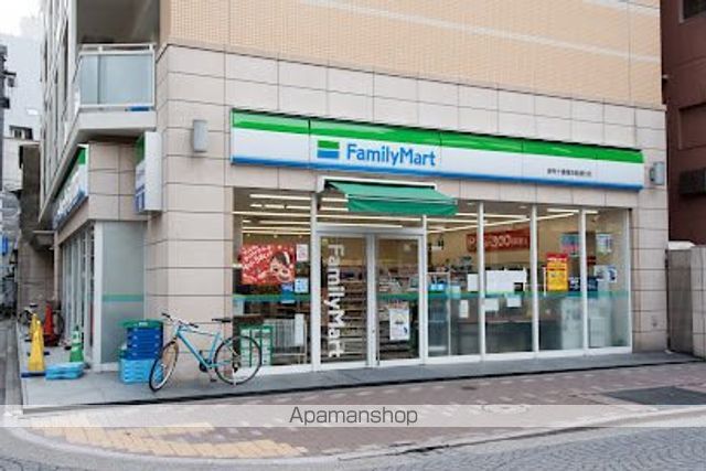コンビニ　ファミリーマート麻布十番商店街通り店（コンビニ）まで74m