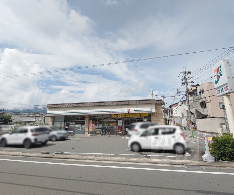 コンビニ　セブンイレブン 鹿王院駅前店（コンビニ）まで160m