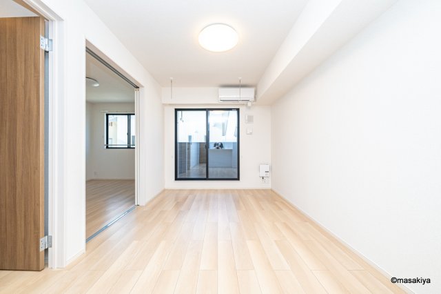 居室・リビング　写真は同じ建築会社の近いタイプです。色、仕様は異なります。