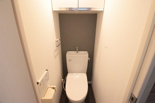 トイレ　落ち着いた色調のトイレです♪
